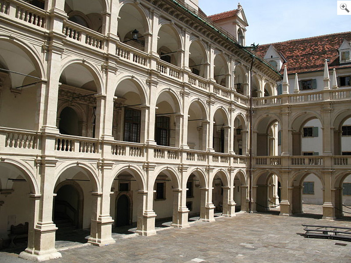 Arkadenhof des Landhauses in Graz