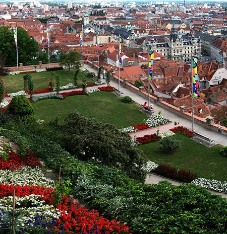 Blick vom Schloßberg, vorne die Bürgerbastei, Graz