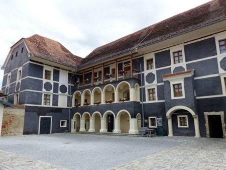 Schloss Pfeilburg aus dem 13. Jahrhundert